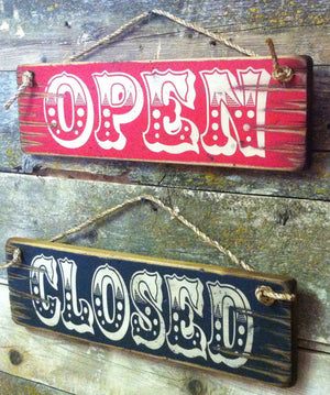 Western Wall Sign: Open and Closed Sign Set Right Side